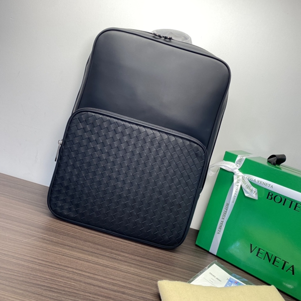 ボッテガヴェネタバッグ正面デザイン